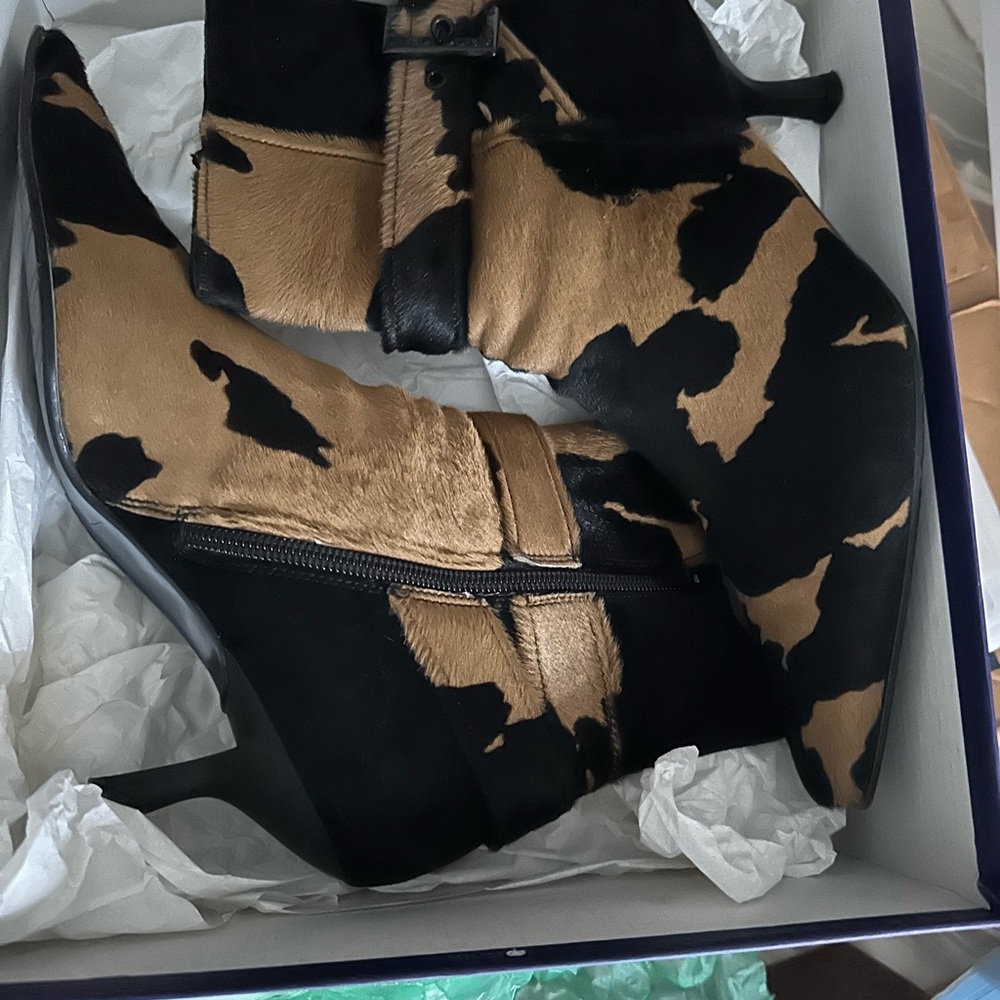 Stuart Weitzman booties size 7 1/2